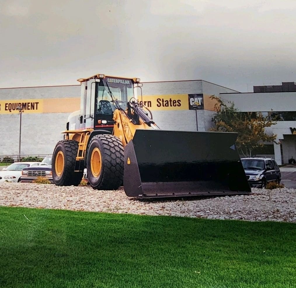 Cat wheel loader with Dymax light material bucket at Western States Cat