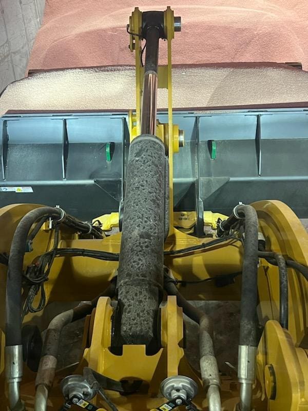 Dymax Fertilizer Bucket Loading Potash – Caterpillar Wheel Loader Dymax Fertilizer Bucket loading potash on a Caterpillar wheel loader